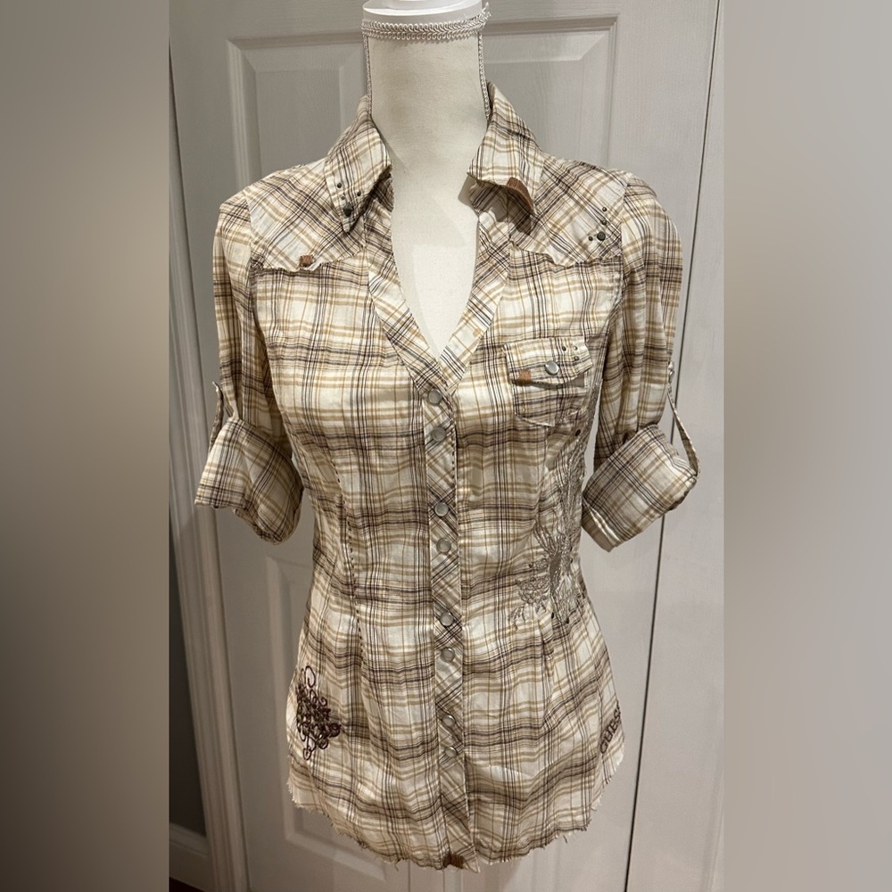GUESS Brand Buttoned Collared Shirt - Medium